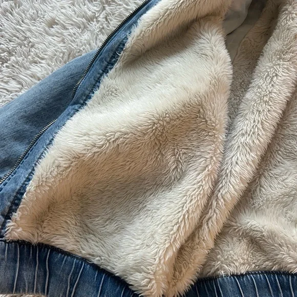 American Eagle Cropped Denim Fur Jacket - Picture 8 of 13